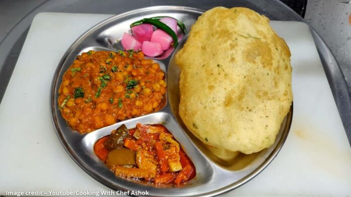 છોલે ભટુરે બનાવવાની રીત - chhole bhature banavani rit - chole bhature recipe in gujarati - chole bhature banavani rit - છોલે ભટુરે - chhole bhature - chole bhature recipe - chole bhature