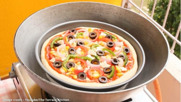 પીઝા - pizza banavani rit - pizza recipe - પીઝા બનાવવાની રીત - pizza recipe in gujarati - pizza in gujarati - pizza banane rit - પીઝા બનાવવાની રેસીપી - pizza banavani rit gujarati ma - pizza banavani recipe