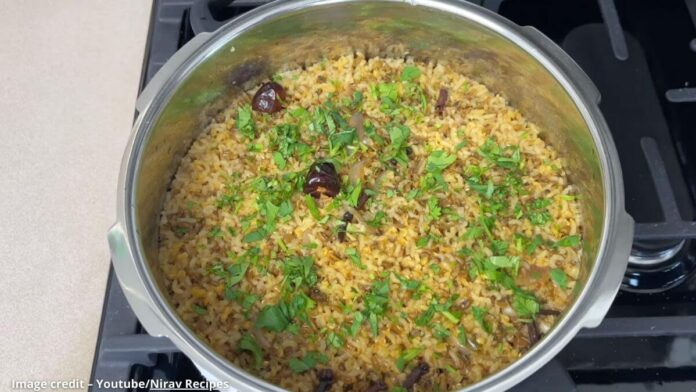 મગ ની દાળ ની ખીચડી - mag ni dal ni khichdi gujarati - mag dal ni khichdi gujarati - મગ ની દાળ ની ખીચડી બનાવવાની રીત - mag ni dal ni khichdi banavani rit