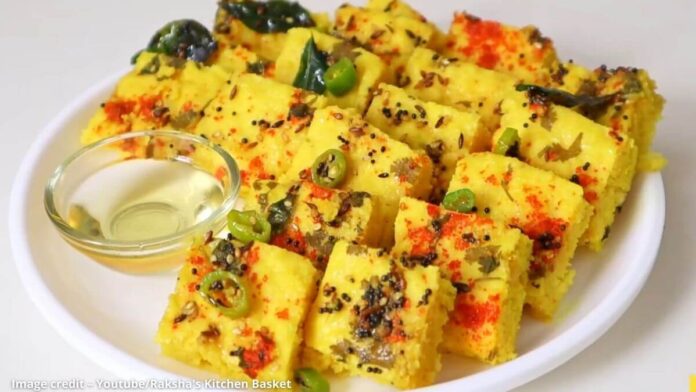 fotra vagar ni mag dal ane chana na dhokla - ફોતરા વગર ની મગ દાળ અને ચણા ના ઢોકળા