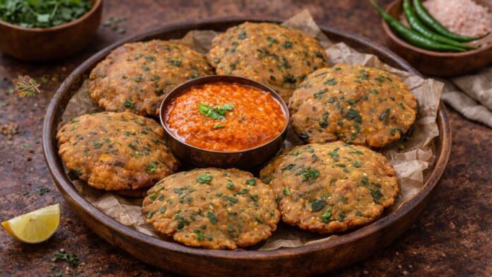 shiyada ma garma garam Methi Bajra Puri - મેથી બાજરીની પૂરી જે ઠંડી મા ગરમ ગરમ મસ્ત લાગે છે