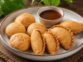 Meetha Mori Kachori and Ghughra - ખારી ભાજીના ઘૂઘરા